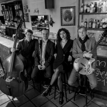 Künstlerfoto: MARIA ALBARRACIN AND BAND